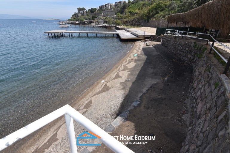 Özel plajlı site içinde, deniz manzaralı dubleks villa