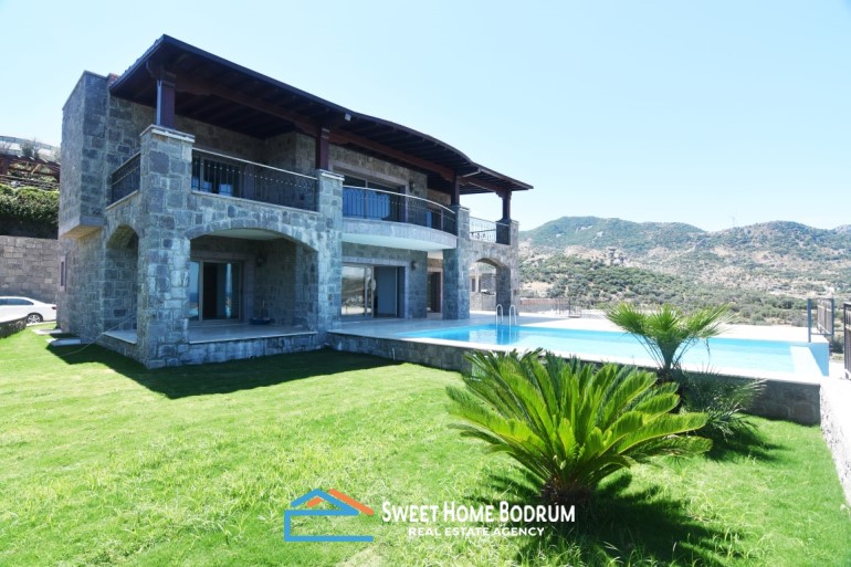 Bodrum Yalıkavak, Mansion for Sale with Stunning Sea View