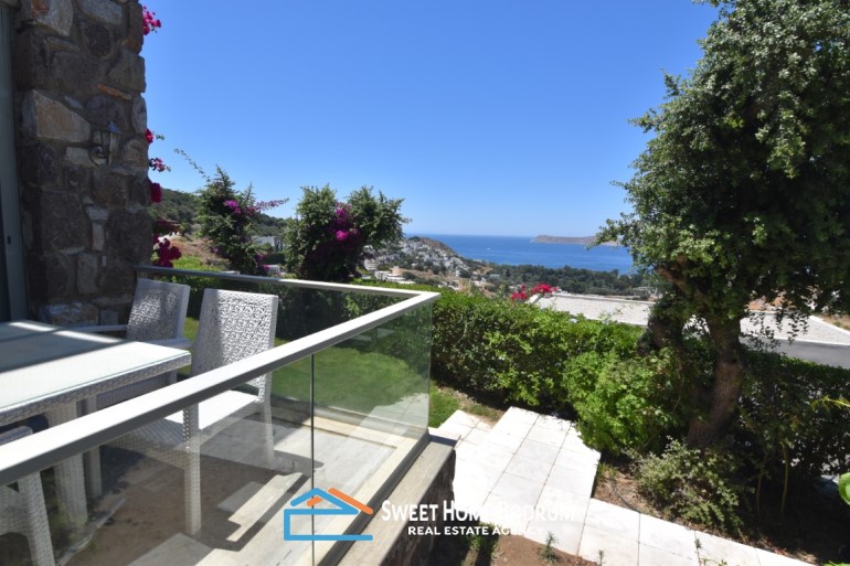 Bodrum Gümüşlük'te site içinde satılık deniz manzaralı daire