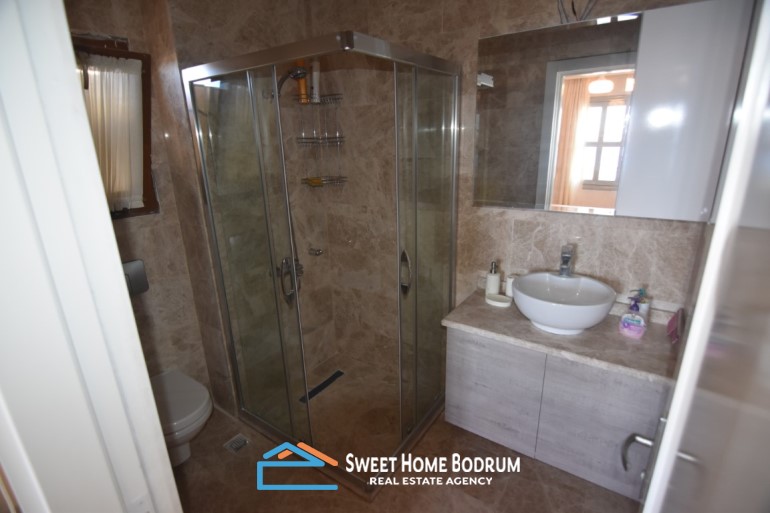 Bodrum Gümüşlük'te site içinde satılık deniz manzaralı daire