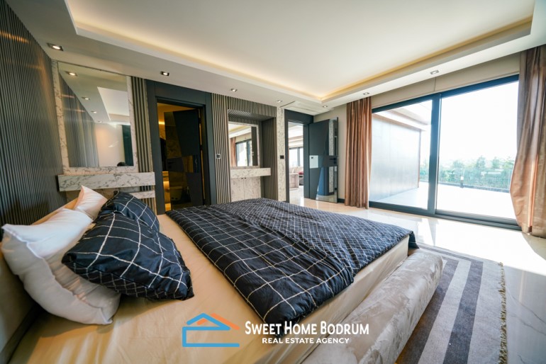 Yalıkavak'ta Satılık Muhteşem Deniz Manzaralı 6+1 Lüks Villa