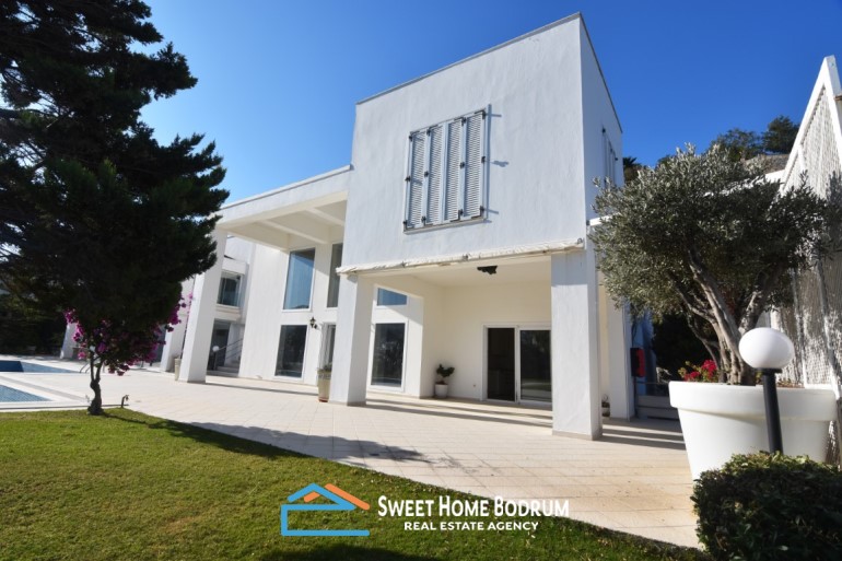 Yalıkavak'ta Deniz Manzaralı 4+1 Senelik Kiralık Villa