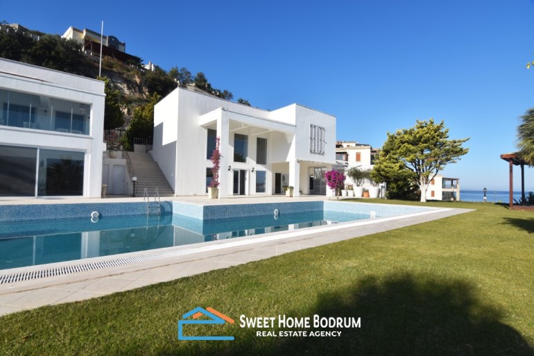 Yalıkavak'ta Deniz Manzaralı 4+1 Senelik Kiralık Villa