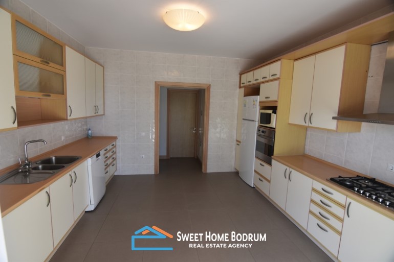 Yalıkavak'ta Deniz Manzaralı 4+1 Senelik Kiralık Villa