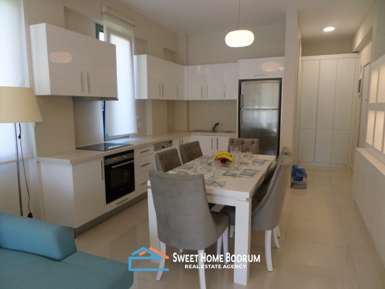 Bodrum Gümbet'te denize sıfır özel dahili olan site içinde satılık 2+1 daire