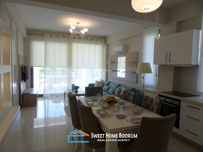 Bodrum Gümbet'te denize sıfır özel dahili olan site içinde satılık 2+1 daire