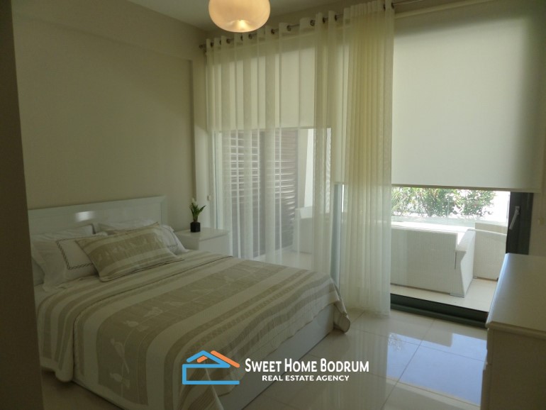Bodrum Gümbet'te denize sıfır özel dahili olan site içinde satılık 2+1 daire