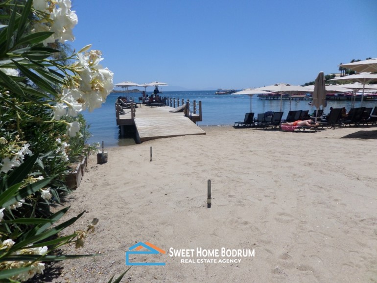 Bodrum Gümbet'te denize sıfır özel dahili olan site içinde satılık 2+1 daire