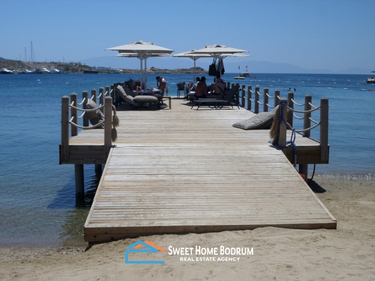 Bodrum Gümbet'te denize sıfır özel dahili olan site içinde satılık 2+1 daire