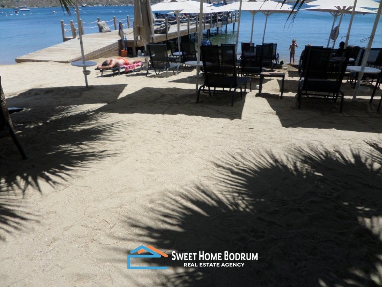 Bodrum Gümbet'te denize sıfır özel dahili olan site içinde satılık 2+1 daire