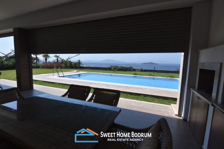 Bodrum Turgutreis'te satılık deniz manzaralı  havuzlu tek katlı villa