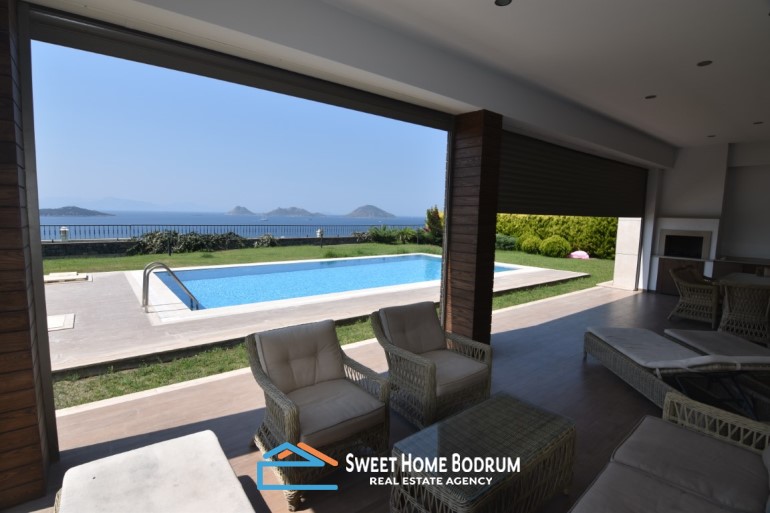 Bodrum Turgutreis'te satılık deniz manzaralı  havuzlu tek katlı villa