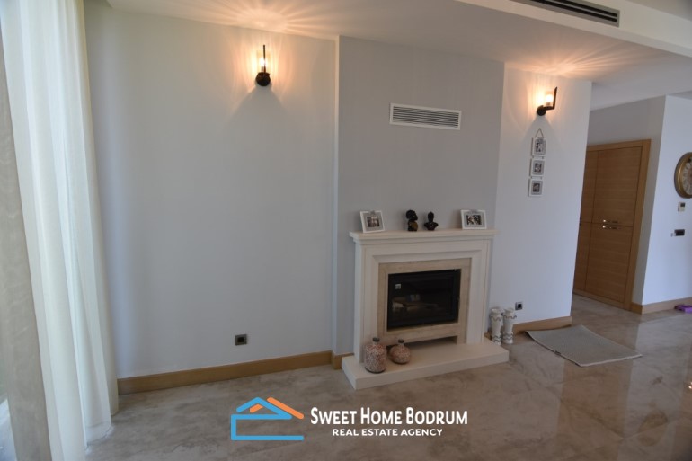Bodrum Turgutreis'te satılık deniz manzaralı  havuzlu tek katlı villa