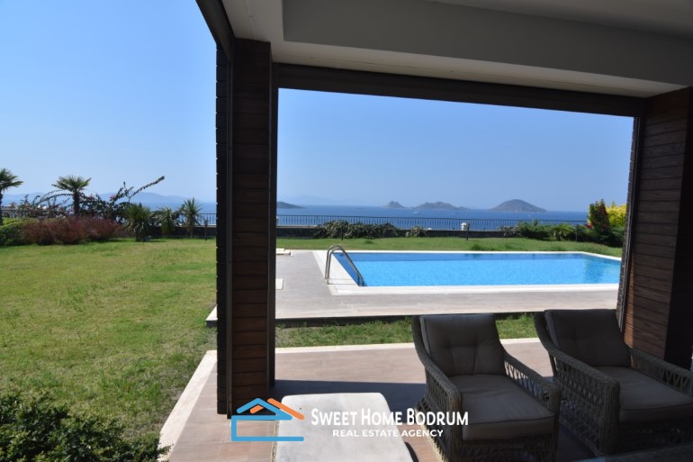 Bodrum Turgutreis'te satılık deniz manzaralı  havuzlu tek katlı villa