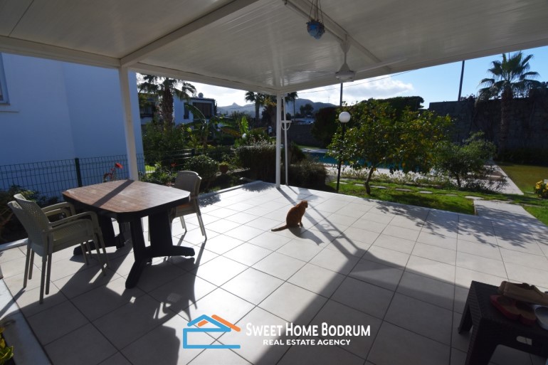 BODRUM YALIKAVAK'TA DENİZE YÜRÜME MESAFESİNDE 3+1 VİLLA