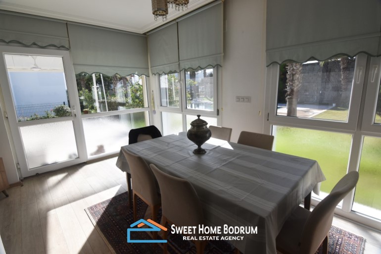 BODRUM YALIKAVAK'TA DENİZE YÜRÜME MESAFESİNDE 3+1 VİLLA