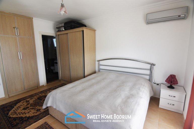 BODRUM YALIKAVAK'TA DENİZE YÜRÜME MESAFESİNDE 3+1 VİLLA