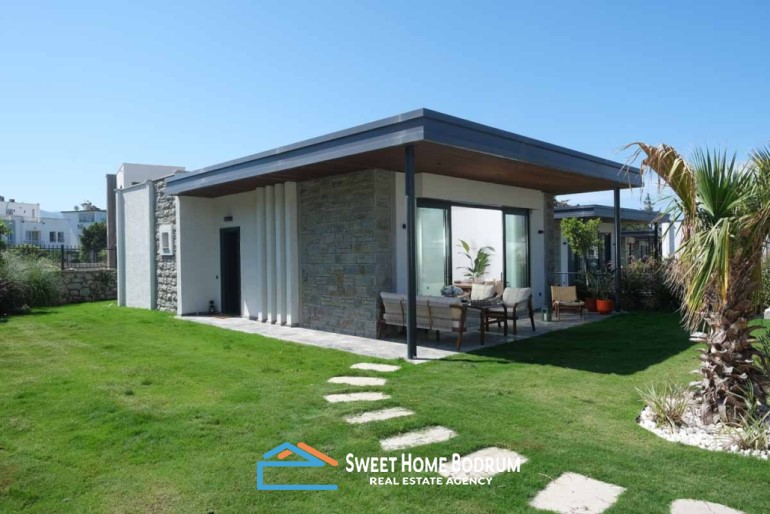 Bodrum Kadıkalesi'nde Denize Yakın Site İçinde Satılık Tek Katlı Villalar