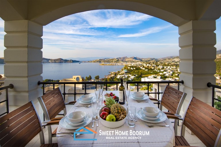 Bodrum Yalıkavak'ta Yazlık Kiralık Özel Havuz ve Bahçeli Manzaralı Villa
