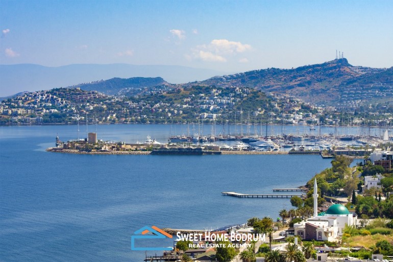 Bodrum Yalıkavak'ta Yazlık Kiralık Özel Havuz ve Bahçeli Manzaralı Villa