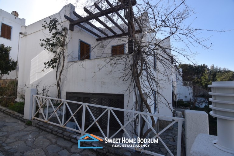 Denize sıfır sitede, ön sırada 2+1 dubleks