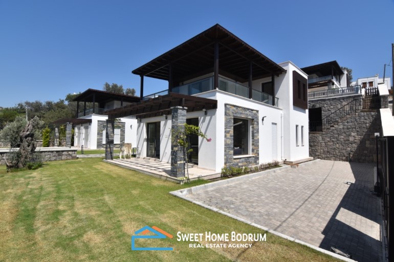 Gümüşlük'te satılık 3+1 özel bahçeli villa