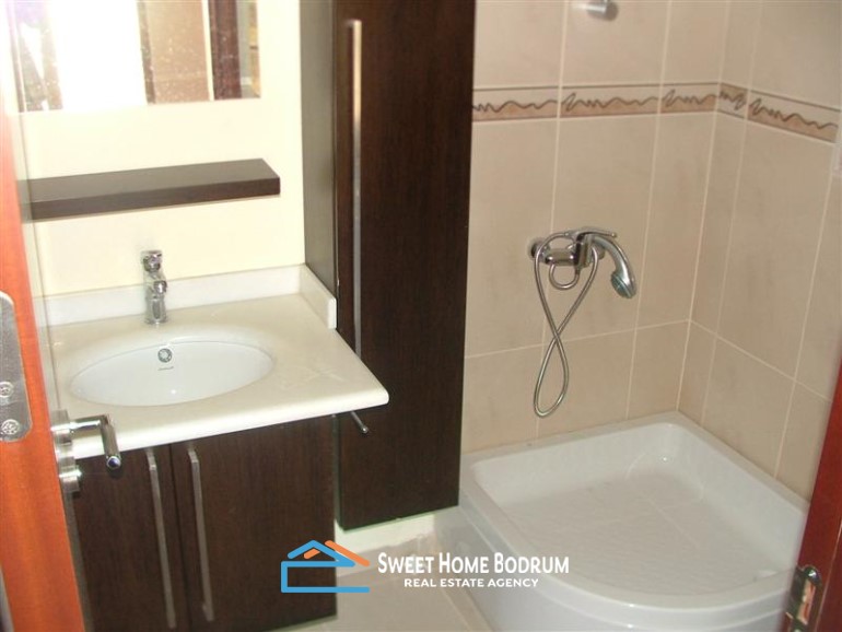 YALIKAVAK'TA DENİZE SIFIR SİTEDE 2+1 ÜST KAT DAİRE