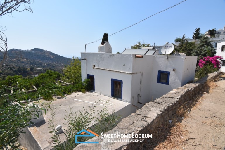 bodrum yalikavak ta satilik eski tas koy evi ve bahcesi sw