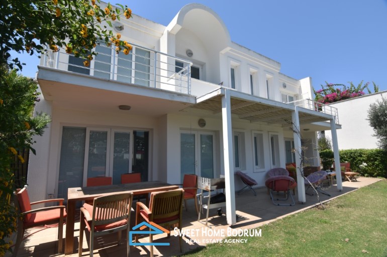 Gündoğan'da Güvenlikli Site İçinde Deniz Manzaralı Dubleks Villa 