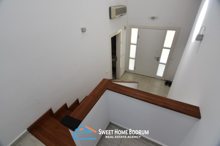 Gündoğan'da Güvenlikli Site İçinde Deniz Manzaralı Dubleks Villa 