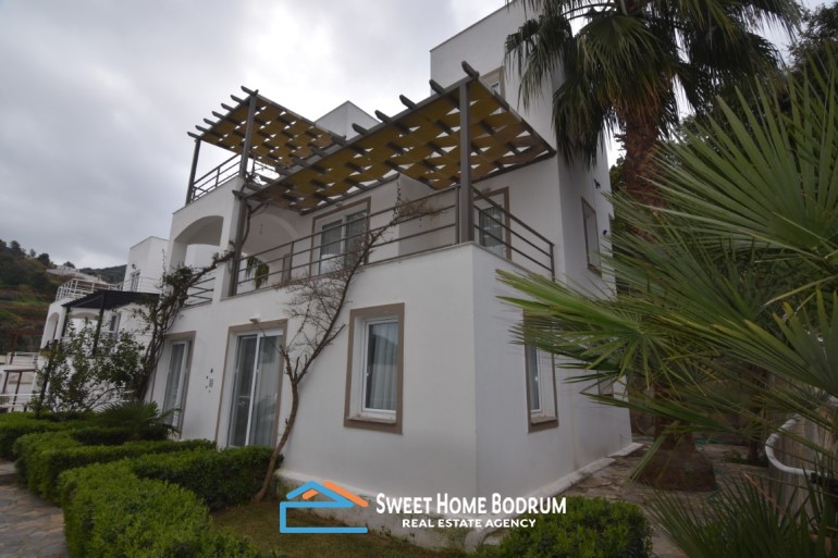 Yalıkavak'ta satılık 4+2 tripleks villa