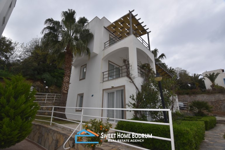 Yalıkavak'ta satılık 4+2 tripleks villa