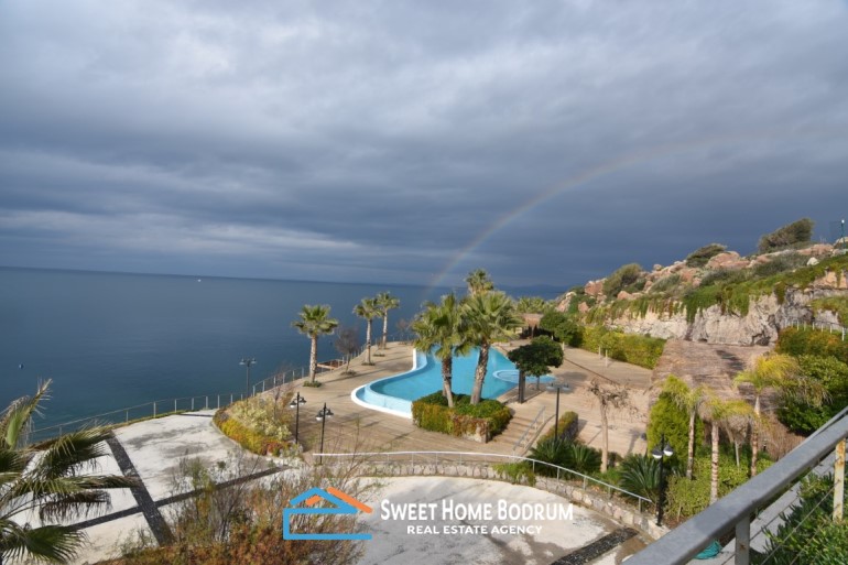 Denize sıfır sitede satılık, deniz manzaralı 