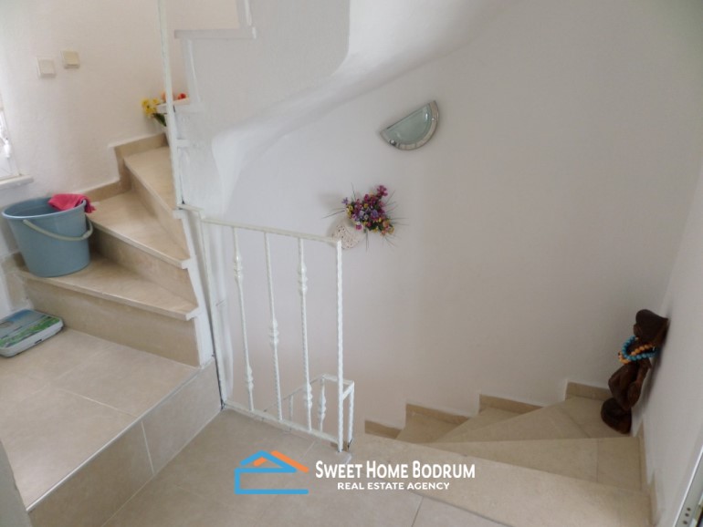 Gündoğan Yalıkent Sitesi'nde satılık tripleks villa