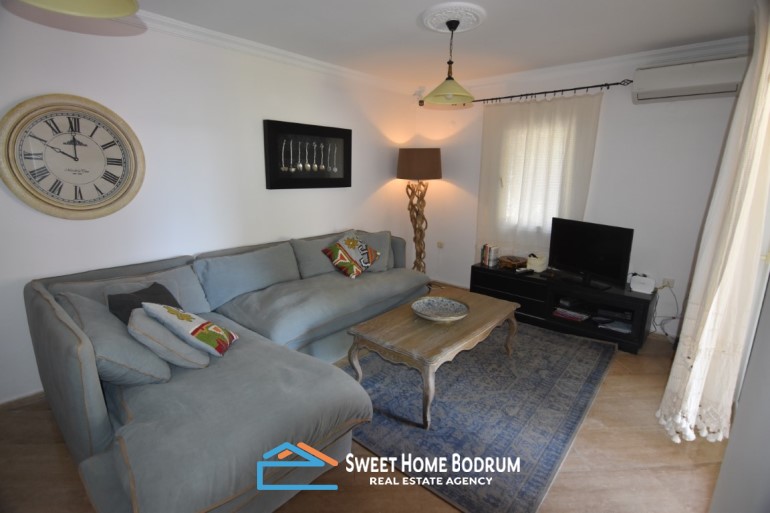 Bodrum Gümüşlük'te Satılık Denize Yakın Bahçeli  3+1 Villa