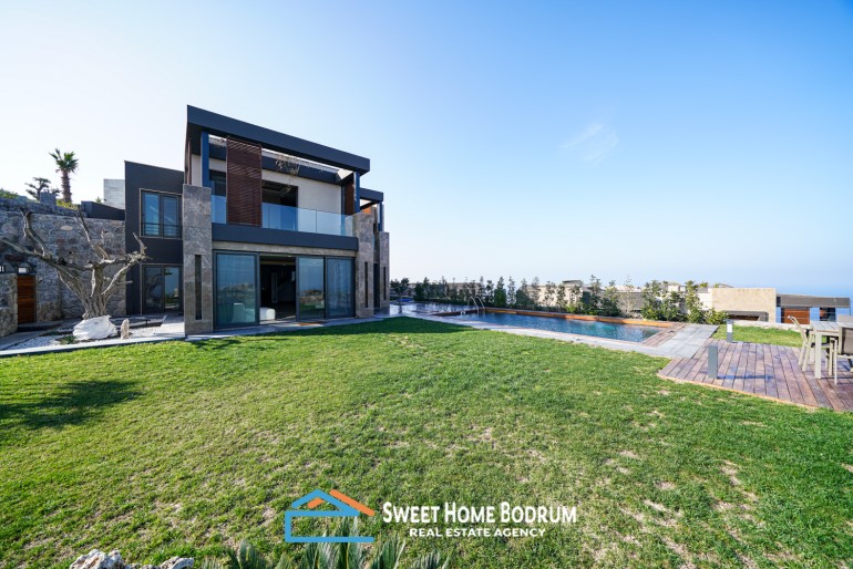 Yalıkavak Gökçebel'de Site İçinde Satılık 4+1 Özel Bahçe ve Havuzlu Villa