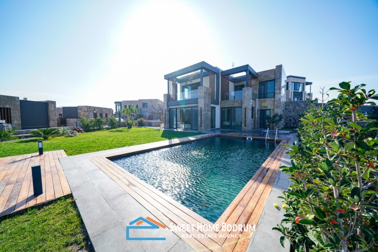 Yalıkavak Gökçebel'de Site İçinde Satılık 4+1 Özel Bahçe ve Havuzlu Villa