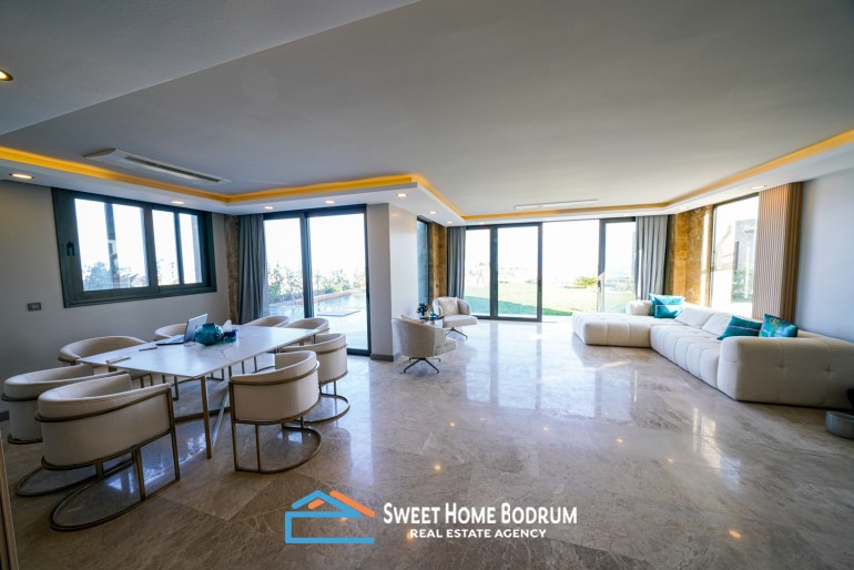 Yalıkavak Gökçebel'de Site İçinde Satılık 4+1 Özel Bahçe ve Havuzlu Villa