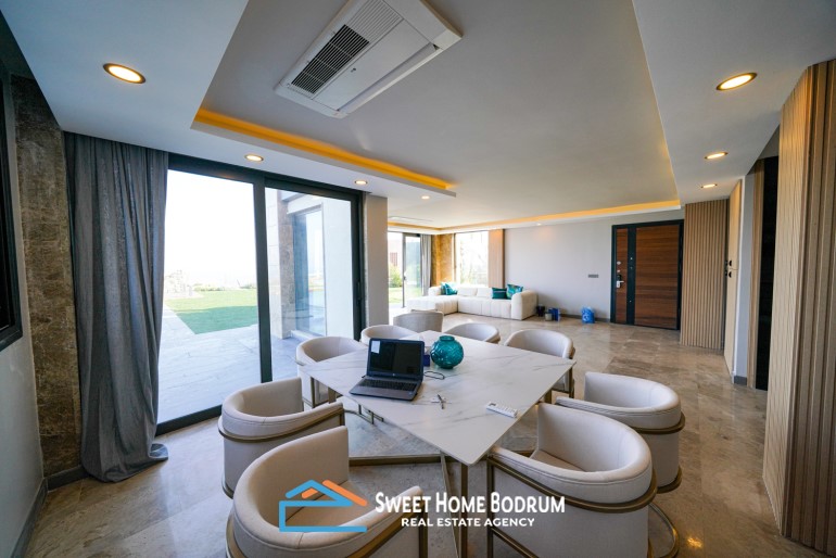 Yalıkavak Gökçebel'de Site İçinde Satılık 4+1 Özel Bahçe ve Havuzlu Villa