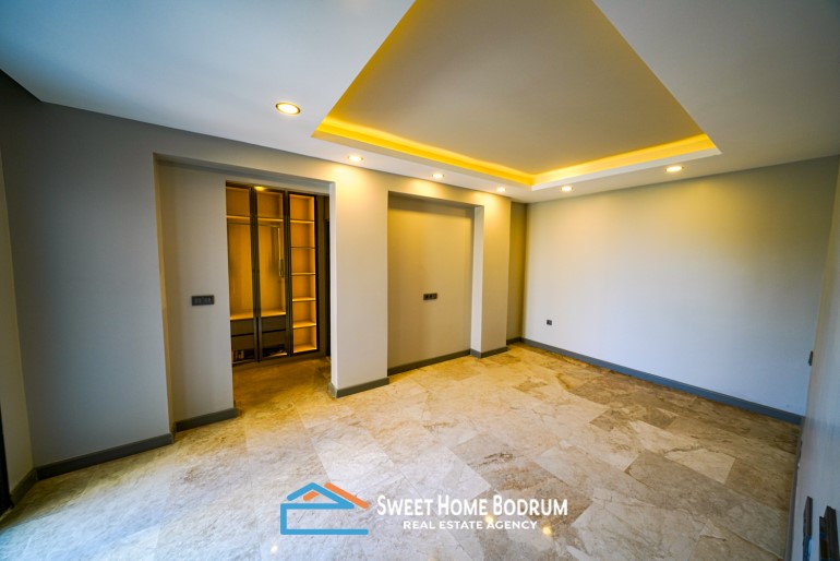 Yalıkavak Gökçebel'de Site İçinde Satılık 4+1 Özel Bahçe ve Havuzlu Villa