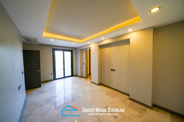 Yalıkavak Gökçebel'de Site İçinde Satılık 4+1 Özel Bahçe ve Havuzlu Villa