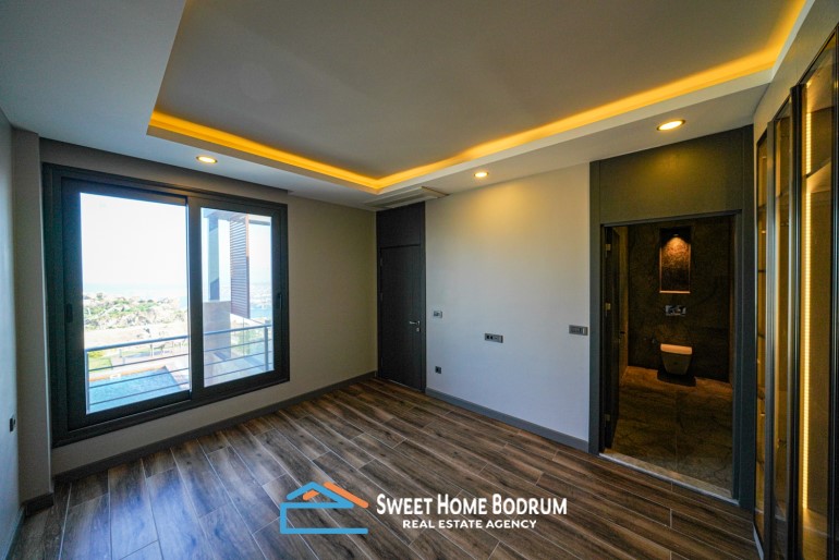 Yalıkavak Gökçebel'de Site İçinde Satılık 4+1 Özel Bahçe ve Havuzlu Villa