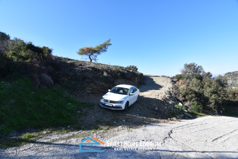 Yalıkavak Gökçebel'de satılık deniz manzaralı arsa