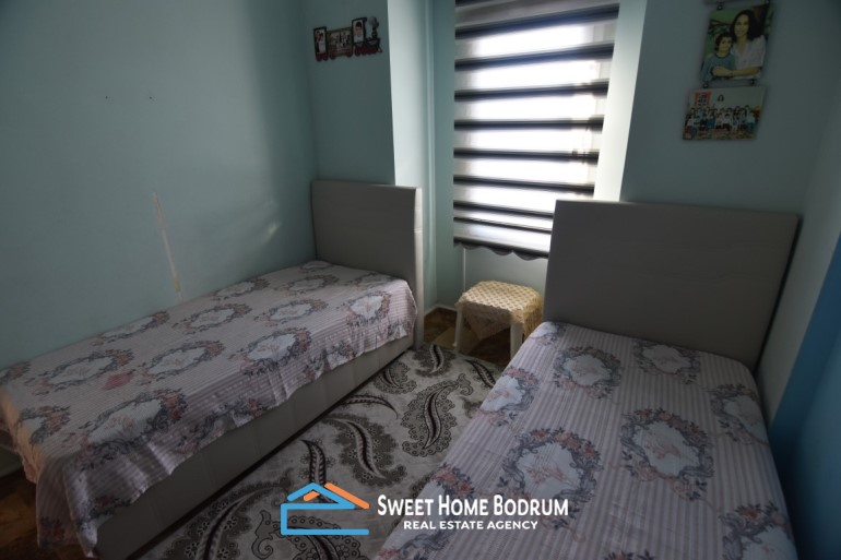 Bodrum Yalıkavak, merkezi konumlu sitede, satılık 3+1 üst kat daire