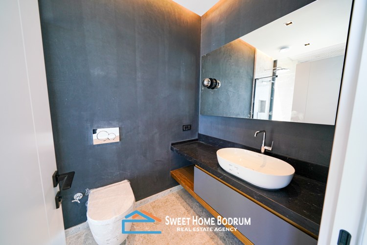 Bodrum Yalıkavak'ta Satılık Özel Bahçe ve Havuzlu 4+2 Villa