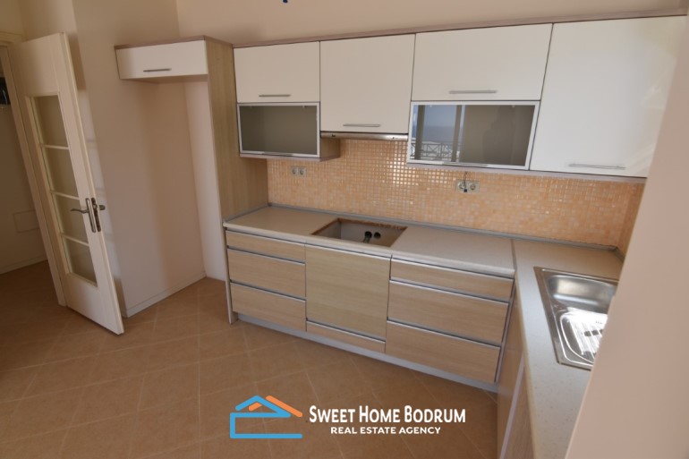 Bodrum Yalıkavak'ta Satılık Denize Sıfır Sitede 2+1 üst kat daire