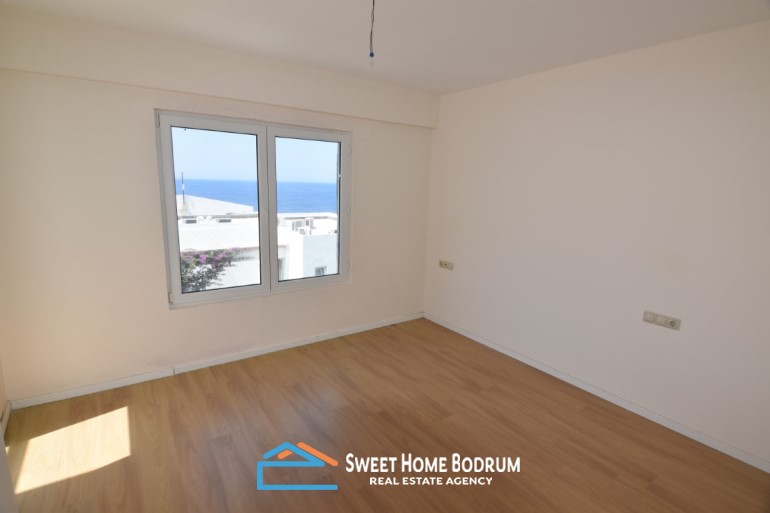 Bodrum Yalıkavak'ta Satılık Denize Sıfır Sitede 2+1 üst kat daire