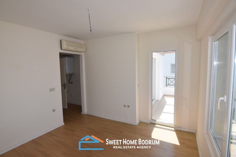 Bodrum Yalıkavak'ta Satılık Denize Sıfır Sitede 2+1 üst kat daire
