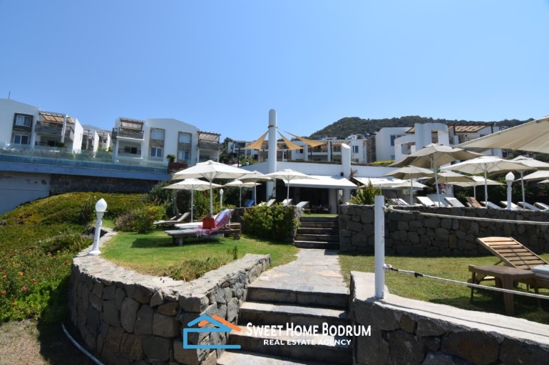 Bodrum Yalıkavak'ta Satılık Denize Sıfır Sitede 2+1 üst kat daire