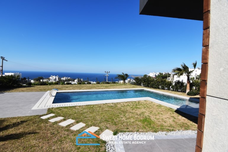 Bodrum Gümüşlük'te Özel Bahçe ve Havuzlu, Deniz  Manzaralı Villa